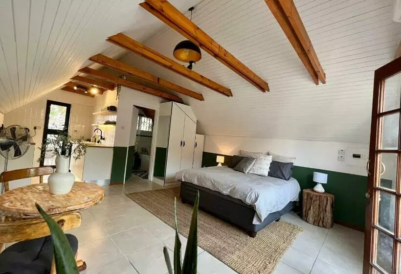 پانسیون Cosy City Cottage