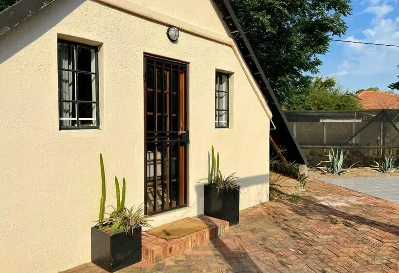 پانسیون Cosy City Cottage