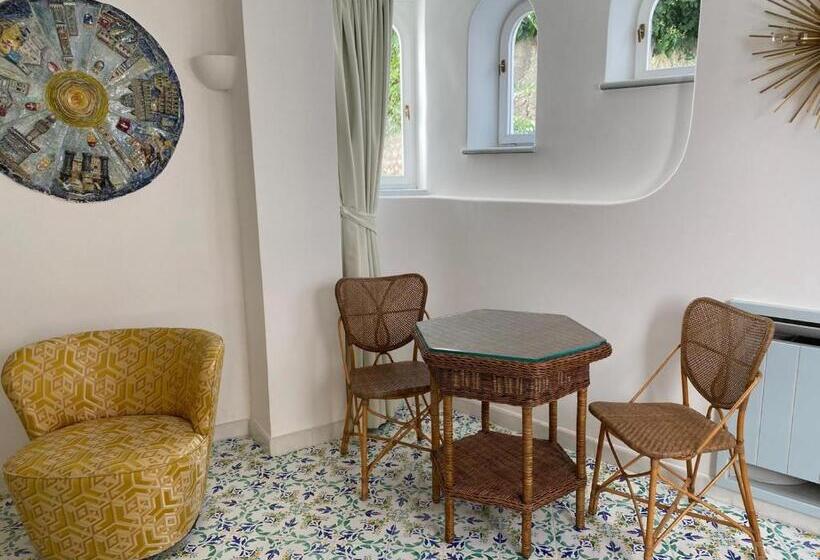 پانسیون Villa Sain Charming Suite