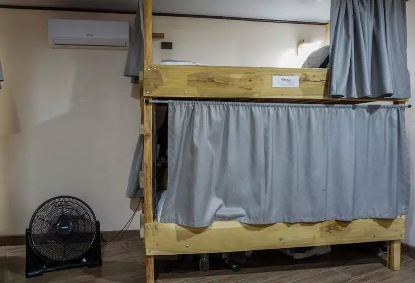 Argdivan Hostel