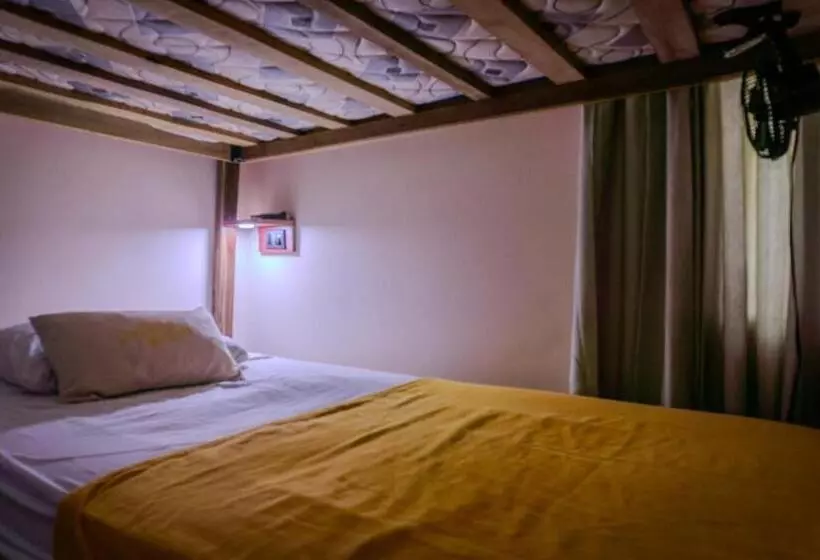 Argdivan Hostel