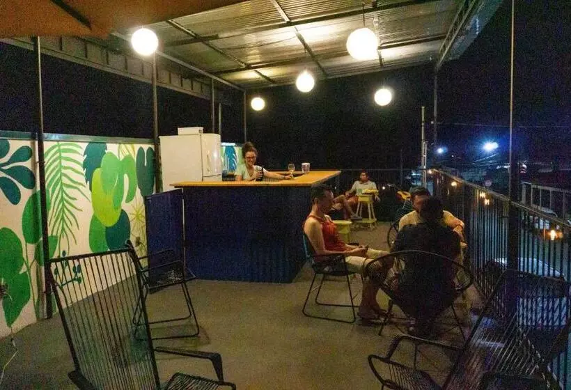 Argdivan Hostel