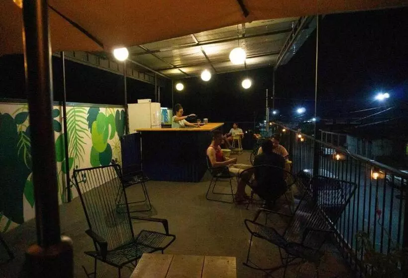 Argdivan Hostel