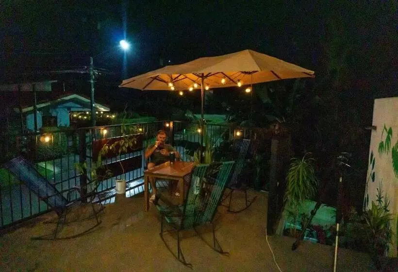 Argdivan Hostel