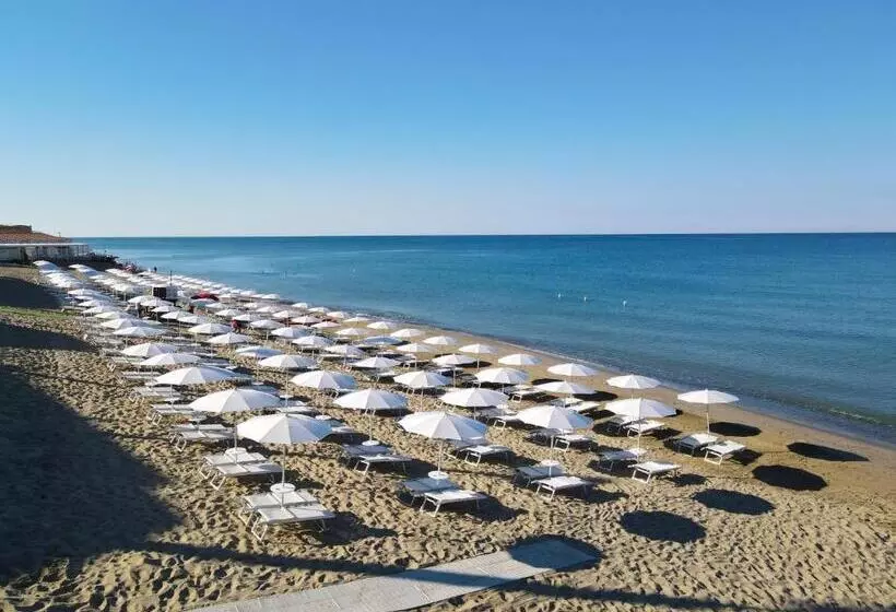 ホテル Eleamare Resort