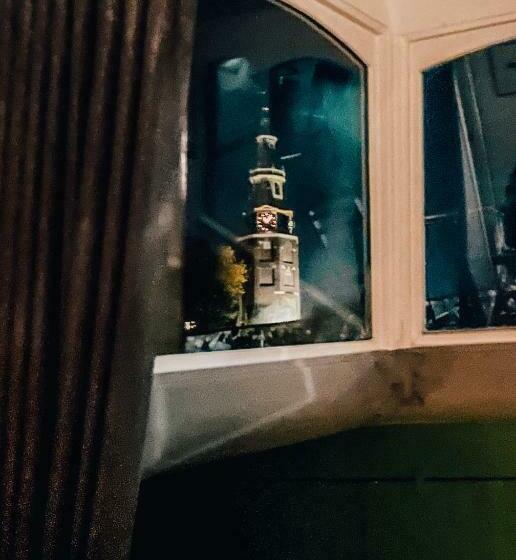 Amsterdam Center Houseboat B&b By Captain Ricard