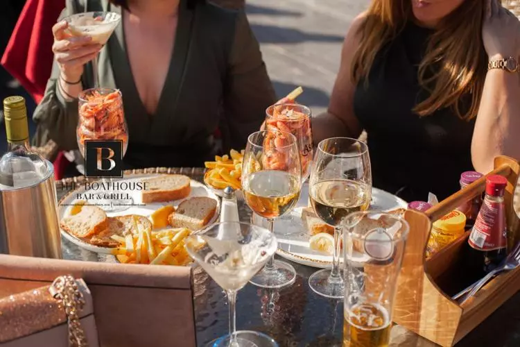 Hotelli Boathouse Bar And Grill