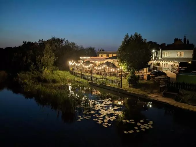 Hotelli Boathouse Bar And Grill