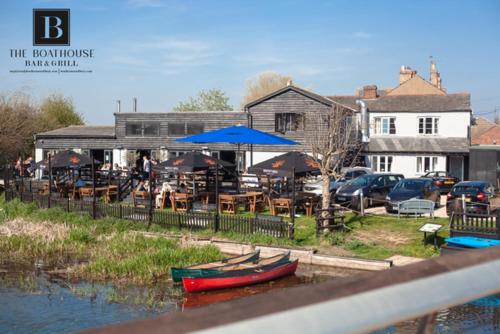 ホテル Boathouse Bar And Grill