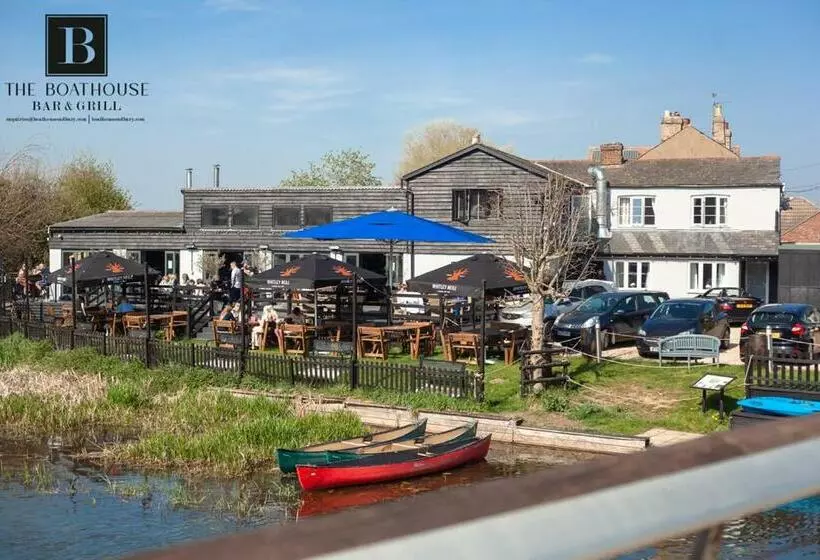 Hotelli Boathouse Bar And Grill