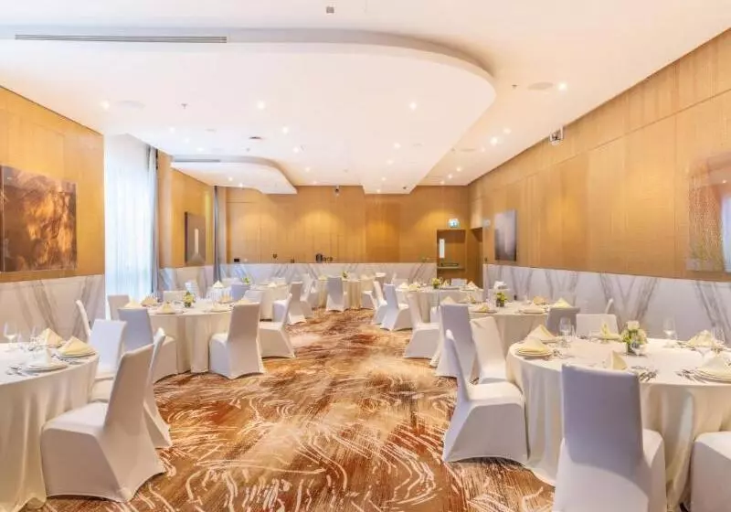 هتل Embassy Suites By Hilton Doha Old Town