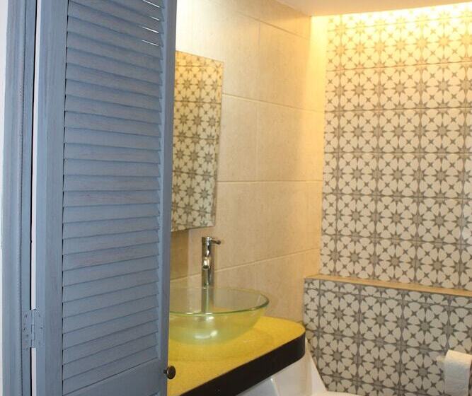 هتل Sonno Plaza Allende