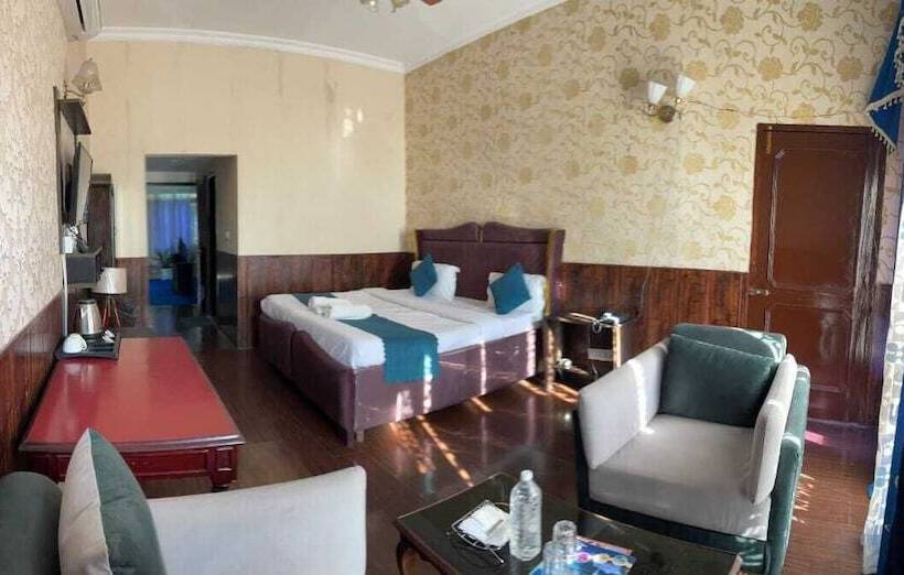 Отель The Morni Resort