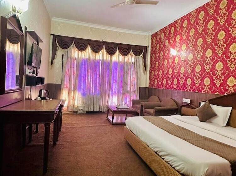 Отель The Morni Resort