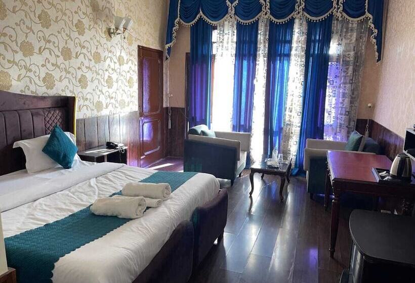 Отель The Morni Resort