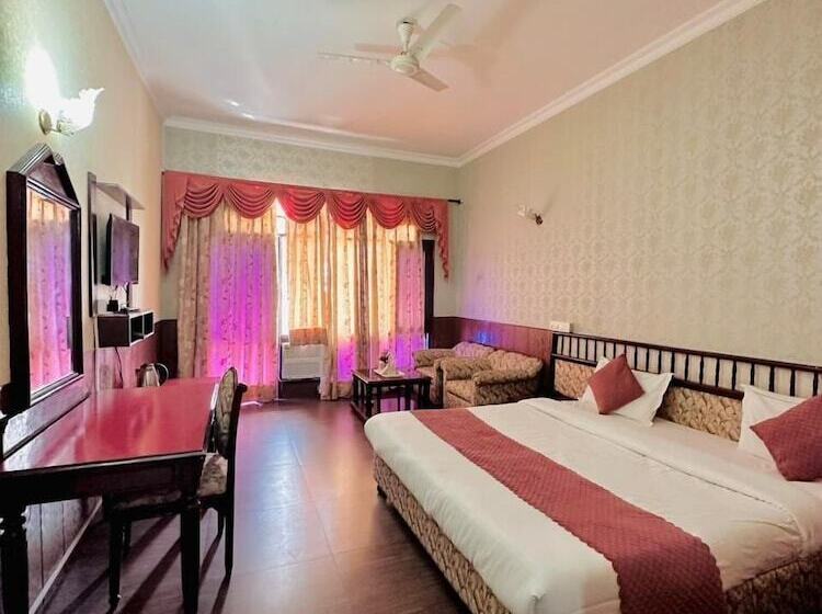 Отель The Morni Resort