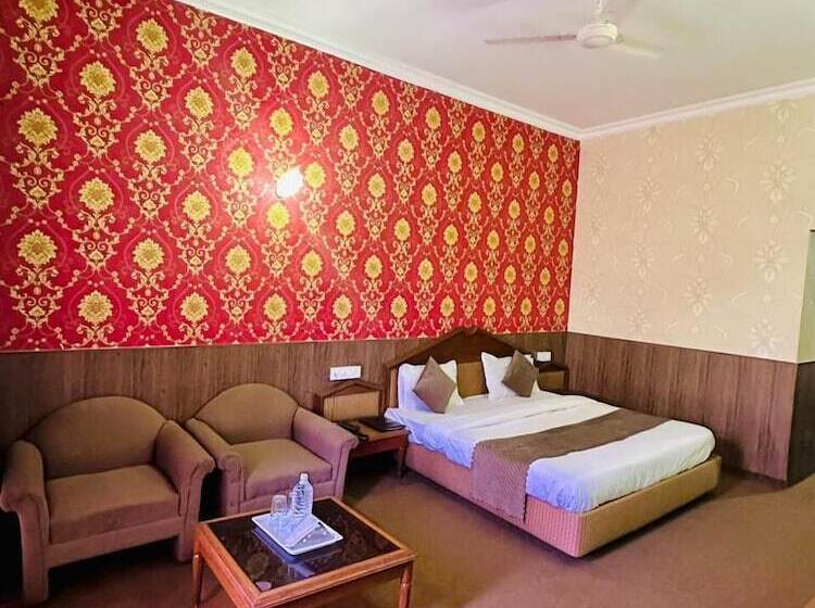 Отель The Morni Resort