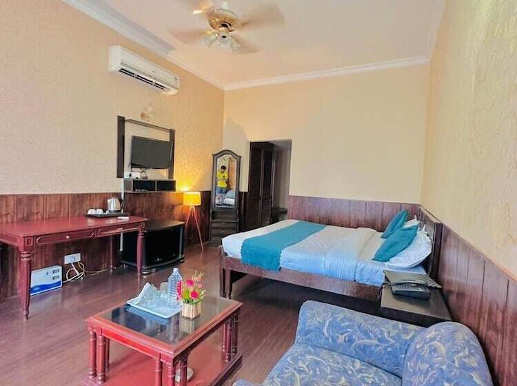 Отель The Morni Resort