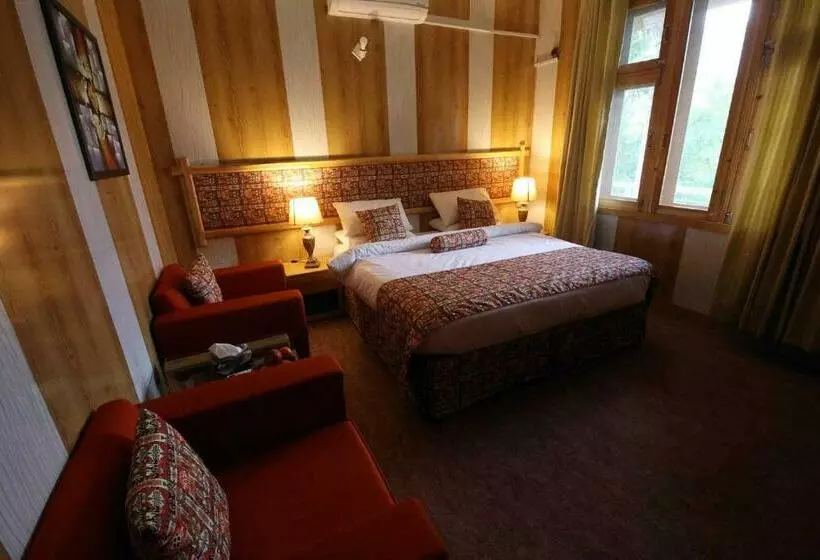 استراحتگاه Oak Residency