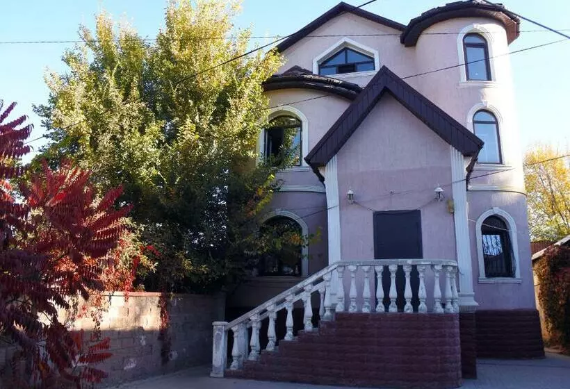 هاستل Almaty Backpackers