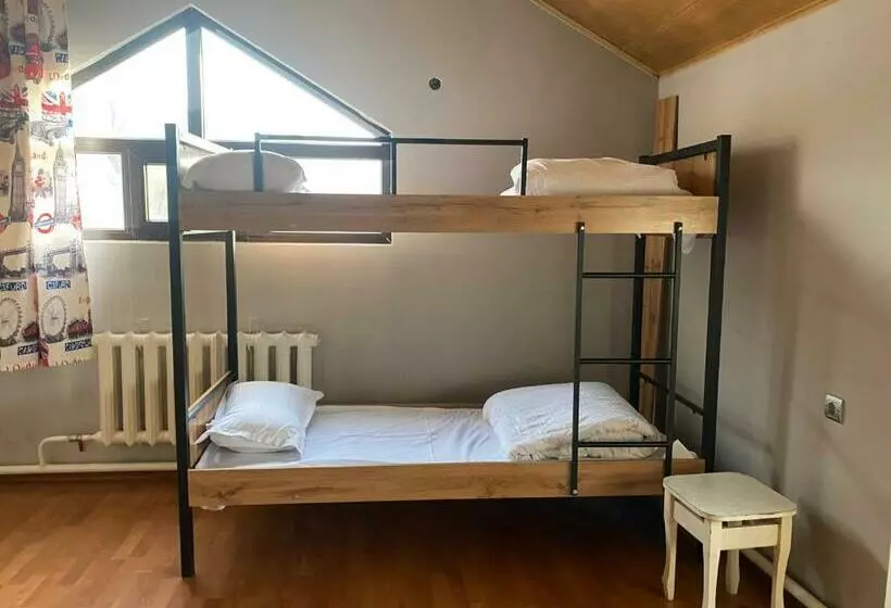 هاستل Almaty Backpackers