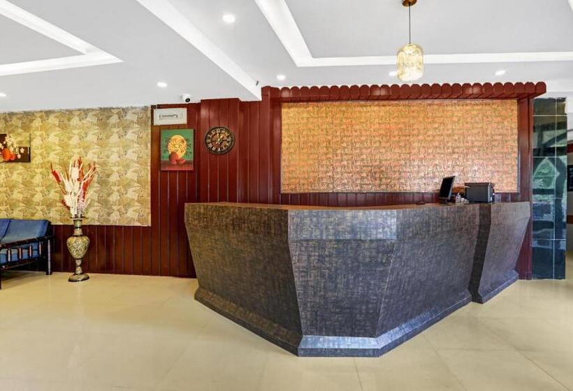 Itsy Hotels Regalia Grand, 500 Mtrs From Madikeri Fort