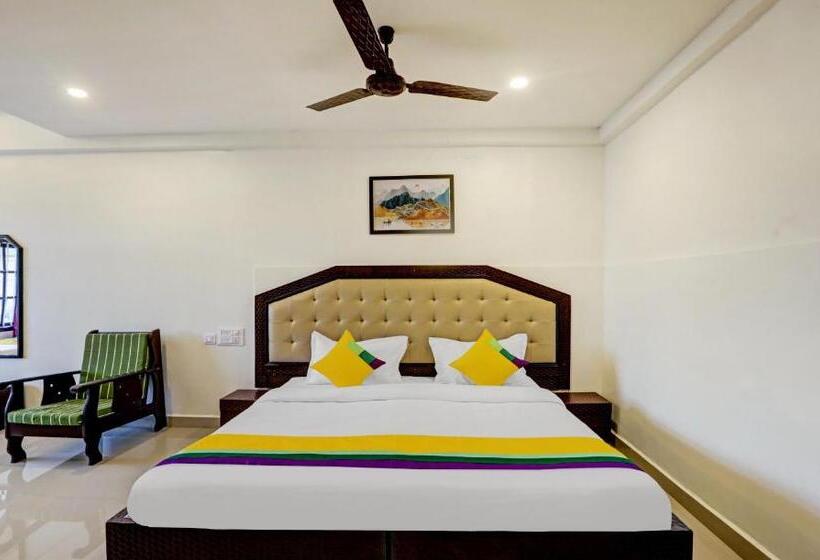 Itsy Hotels Regalia Grand, 500 Mtrs From Madikeri Fort