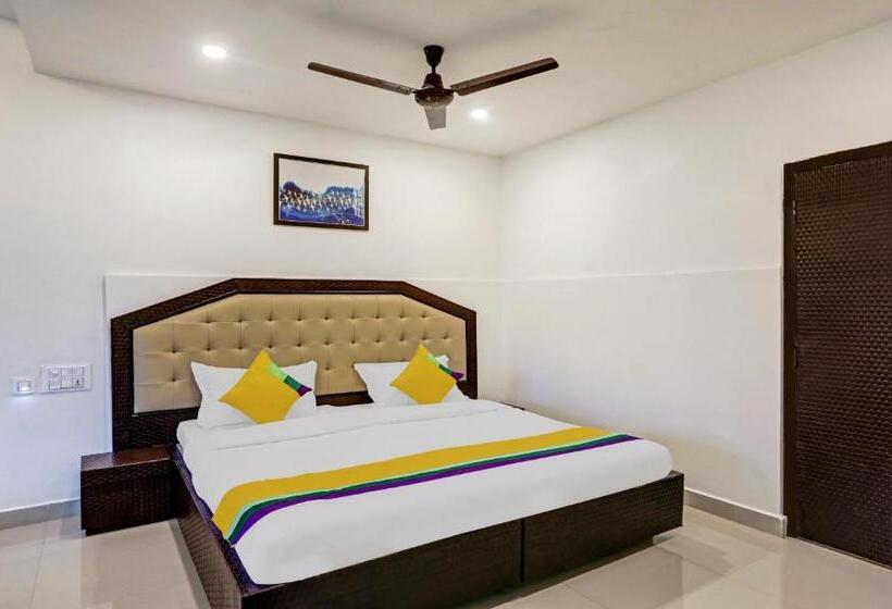 Itsy Hotels Regalia Grand, 500 Mtrs From Madikeri Fort