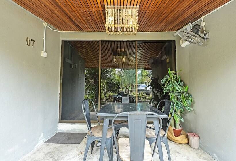 ホテル Oyo 90636 Teratak Zakiah Chalet