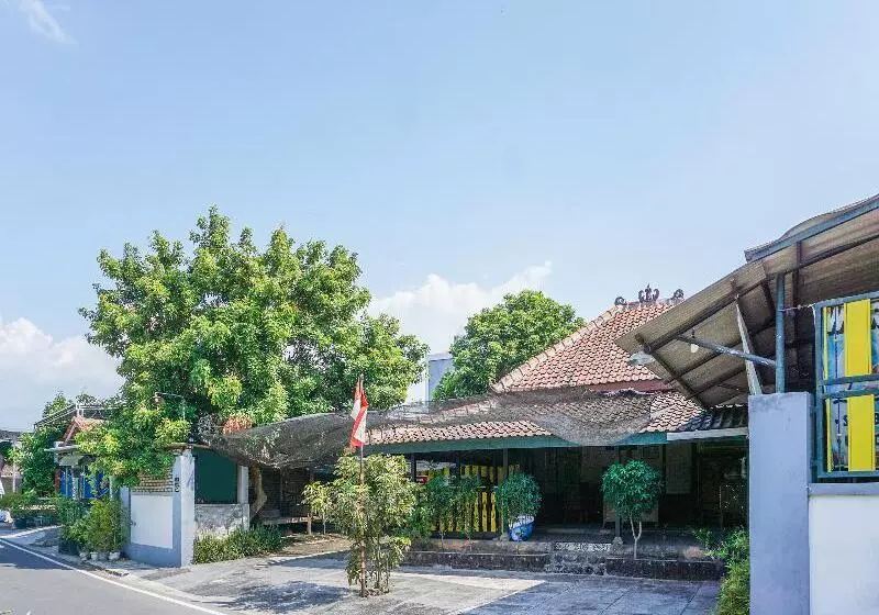 Hotelli Spot On 91735 Griya Cendekia Syariah