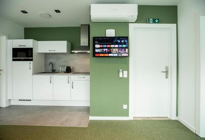 בית מלון כפרי City Housing Genk