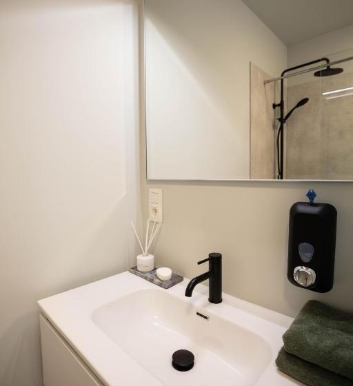 בית מלון כפרי City Housing Genk