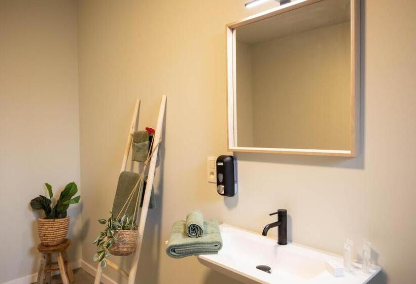 בית מלון כפרי City Housing Genk