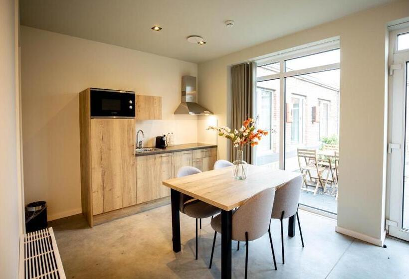 בית מלון כפרי City Housing Genk