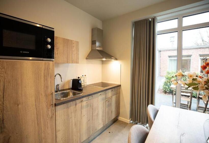 בית מלון כפרי City Housing Genk