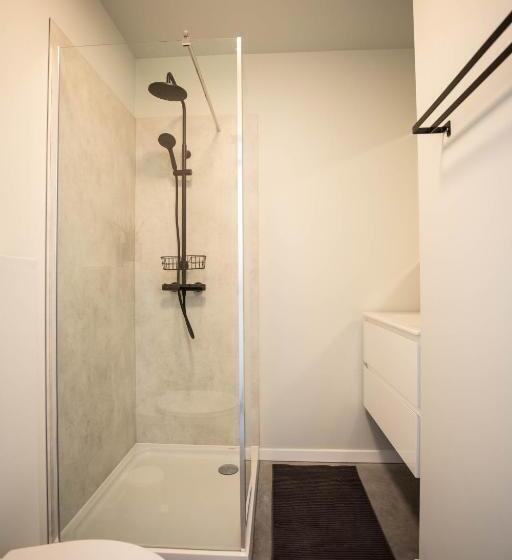 בית מלון כפרי City Housing Genk