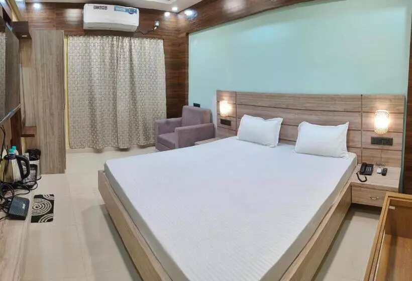 Staymaker Hotel Bhagwan Only Indian Citizens Allowed