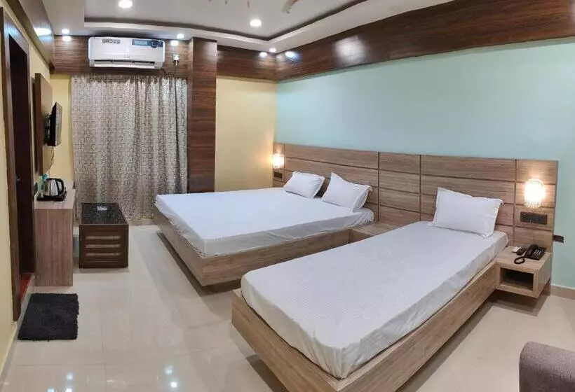 Staymaker Hotel Bhagwan Only Indian Citizens Allowed