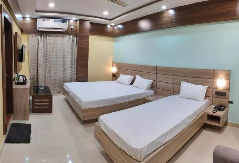 Staymaker Hotel Bhagwan Only Indian Citizens Allowed