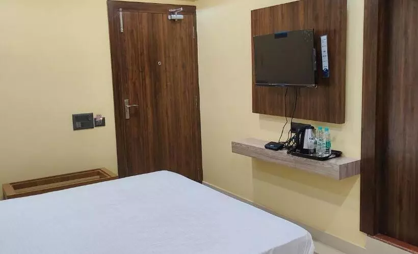 Staymaker Hotel Bhagwan Only Indian Citizens Allowed
