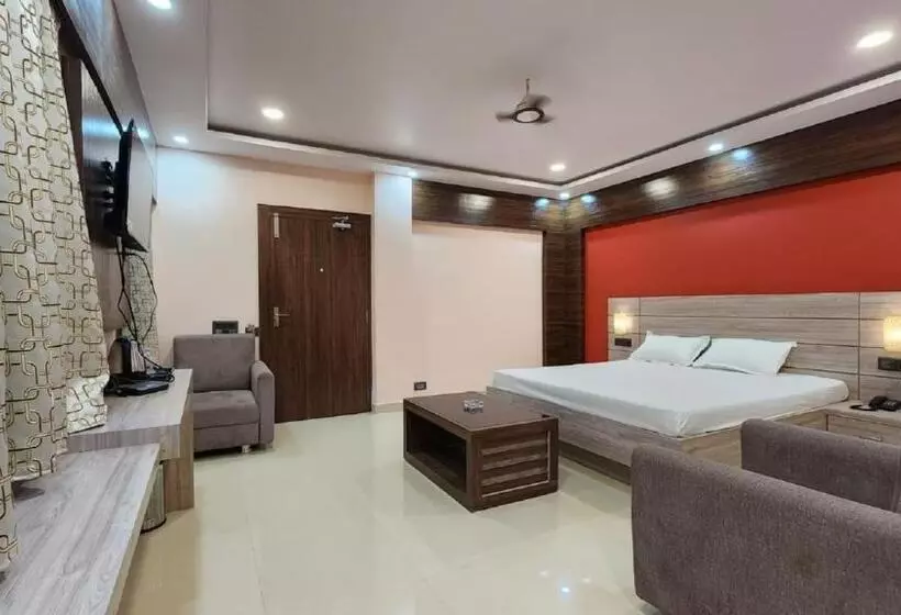 Staymaker Hotel Bhagwan Only Indian Citizens Allowed