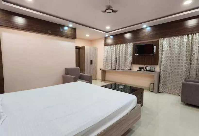 Staymaker Hotel Bhagwan Only Indian Citizens Allowed