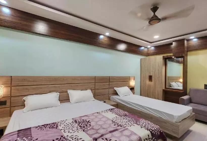 Staymaker Hotel Bhagwan Only Indian Citizens Allowed