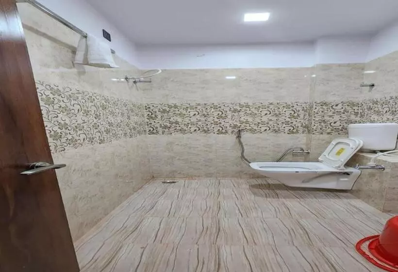 Staymaker Hotel Bhagwan Only Indian Citizens Allowed