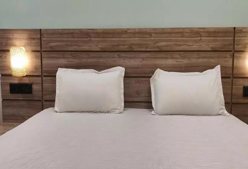 Staymaker Hotel Bhagwan Only Indian Citizens Allowed