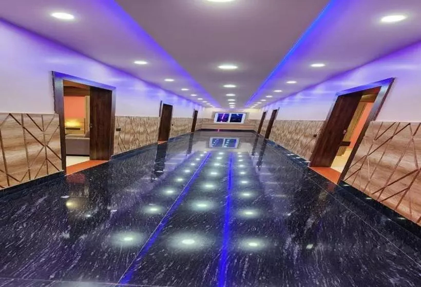Staymaker Hotel Bhagwan Only Indian Citizens Allowed