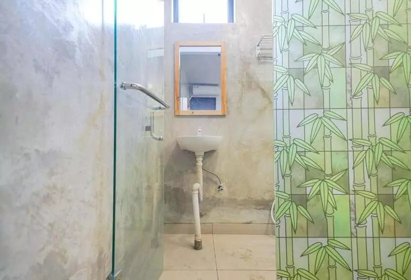 Urbanview Hotel Syariah De Umbrella Ciputat