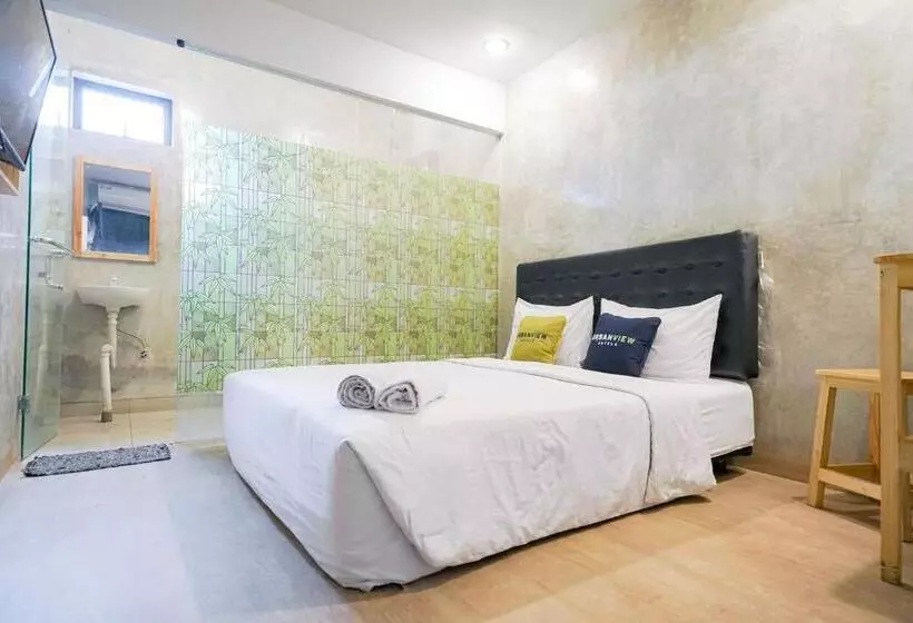 Urbanview Hotel Syariah De Umbrella Ciputat