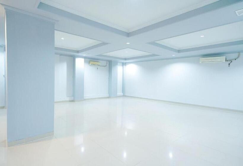 Urbanview Hotel Syariah De Umbrella Ciputat