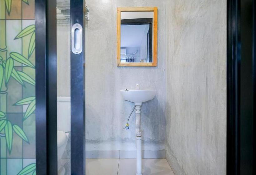 Urbanview Hotel Syariah De Umbrella Ciputat